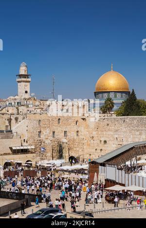 Westwandplatz oder Klagemauer, Al-Aqsa-Moschee und Felsendom am Tempelberg in der Altstadt von Jerusalem, Israel. Stockfoto