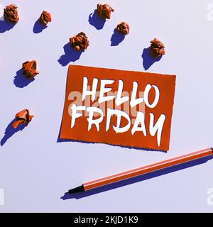 Schreiben mit Text Hello Friday. Wort für Grüße an Freitagen, weil die Arbeitswoche zu Ende ist Stockfoto