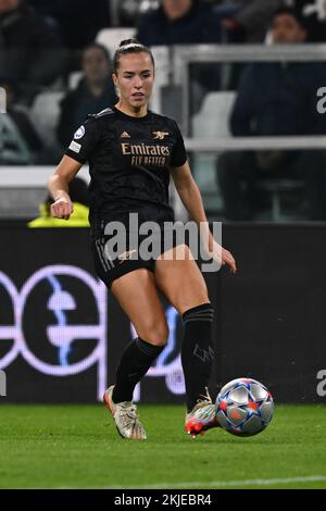 Turin, Italien. 24.. November 2022. Lia Walti (13 Arsenal) während der UEFA Womens Champions League Gruppenbühne, 3 Runde Spiel zwischen Juventus und Servette Chenois im Allianz-Stadion in Turin, Italien Fußball (Cristiano Mazzi/SPP) Kredit: SPP Sport Press Photo. Alamy Live News Credit: SPP Sport Press Photo. Alamy Live News Stockfoto