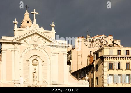 Elglise Saint-Ferréol les Augustins,Roman,katholisch,Kirche,AT,Alter Hafen,Vieux Hafen,Alter Hafen von Marseille,Marseille,Marseille,Marseille,Kommune in, Bouches-du-Rhône, die zweitgrößte Stadt Frankreichs, Marseille, ist die Präfektur der Franzosen, des Departements Bouches-du-du-Rhône und der Hauptstadt. Der Region Provence-Alpes-Côte d'Azur. Südfrankreich,Frankreich,Frankreich,zweitgrößte Stadt Frankreichs,August,Sommer,Europa,Europa, Stockfoto