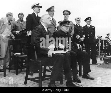 Roosevelt und Winston Churchill an Bord von HMS Prince of Wales für die 1941. Atlantische Charter-Tagung Stockfoto