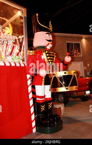 Mill Basin, New York, USA. 28. Dezember 2008. Atmosphäre, äußere Weihnachtsdekoration im Mill Basin. Kredit: Steve Mack/Alamy Stockfoto