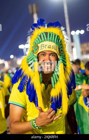 Atmosphäre vor dem Spiel Brasilien-Serbien im Lusail-Stadion, am 5.. Tag der FIFA-Weltmeisterschaft Katar 2022, in der Nähe von Doha, Katar am 24. November 2022. Foto: Ammar Abd Rabbo/ABACAPRESS.COM Kredit: Abaca Press/Alamy Live News Stockfoto