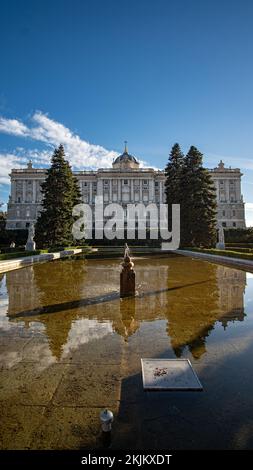 Die Sabatini-Gärten sind Teil des königlichen Palastes von Madrid Stockfoto