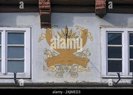 Sonnenuhr in einem historischen Wohngebäude in der Altstadt von Lüneburg, Niedersachsen, Deutschland, Europa Stockfoto