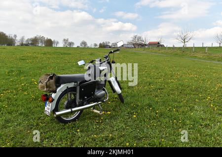 Oldtimer-Motorrad der DDR MZ TS 150, Hessen, Deutschland, Europa Stockfoto