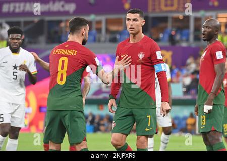 Katar. 24.. November 2022. Doha, Katar. 24.. November 2022. Cristiano RONALDO (POR) mit BRUNO FERNANDES (POR), Action. Portugal (POR) - Ghana (GHA) 3-2 Gruppe Stage Group H am 24.11.2022, Stadium 974 Fußball-Weltmeisterschaft 2022 in Katar ab 20,11. - 18.12.2022? Kredit: dpa/Alamy Live News Kredit: dpa Picture Alliance/Alamy Live News Stockfoto