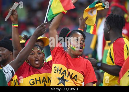 Katar. 24.. November 2022. Doha, Katar. 24.. November 2022. Ghanaische Fans, Fußballfans Portugal (POR) - Ghana (GHA) 3-2 Gruppe Stage Group H am 24.11.2022, Stadium 974 Fußball-Weltmeisterschaft 2022 in Katar ab 20,11. - 18.12.2022? Kredit: dpa/Alamy Live News Kredit: dpa Picture Alliance/Alamy Live News Stockfoto