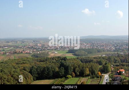 Die Stadt Krizevci auf dem kroatischen Festland aus der Vogelperspektive Stockfoto