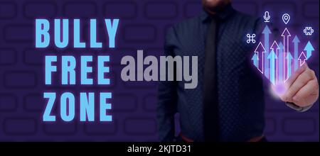 Handgeschriebenes Schild „Bully Free Zone“. Das Wort "respektvoll gegenüber anderen Mobbing sein" ist hier nicht erlaubt Stockfoto