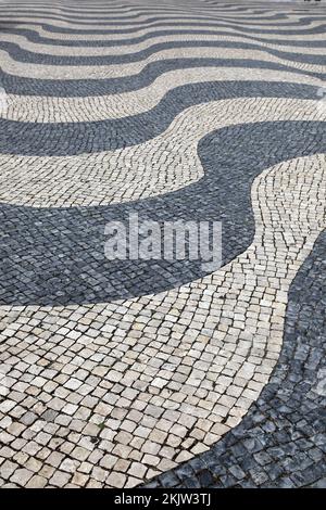 Traditionelles portugiesisches Kopfsteinpflastermuster in Lissabon Portugal Stockfoto