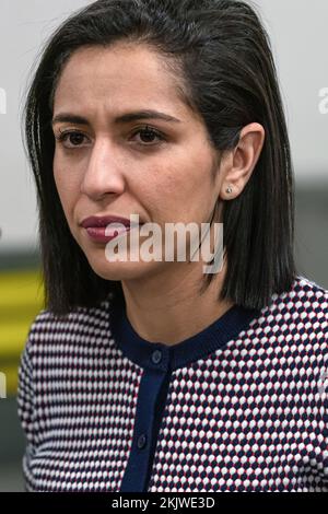 Sarah El Hairy während ihres Besuchs in Marseille. Sarah El Hairy, Staatssekretärin beim Minister der Streitkräfte und Ministerin für Bildung und Jugend, zuständig für Jugend und universellen Nationaldienst, Treffen mit Jugendverbänden in La Friche de la Belle de Mai in Marseille zum Abschluss des Europäischen Jahres der Jugend 2022. Stockfoto