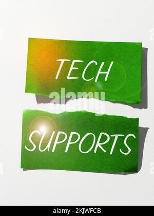 Schreiben Text anzeigen Tech Supports. Hilfe zum Konzeptfoto durch Techniker Online oder Callcenter Customer Service Stockfoto