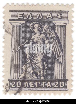 GRIECHENLAND - 1911: Eine 20-lepta-graulila-Briefmarke mit der Aufschrift Iris Holding Caduceus. Die Motive sind aus kretischen und arkadischen Münzen des 4.. Jahrhunderts v. Chr In der antiken griechischen Religion und Mythologie ist Iris eine Tochter der Götter Thaumas und Electra, die Personifizierung des Regenbogens und des Boten der Götter, eine Dienerin der Olympianer und insbesondere Königin Hera. Iris taucht in mehreren Geschichten auf und bringt Botschaften von und zu den Göttern mit oder macht Besorgungen, hat aber keine eigene Mythologie Stockfoto