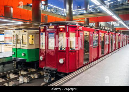 Historische U-Bahn-Züge an der U-Bahn-Station Chamartin, Madrid, Spanien Stockfoto