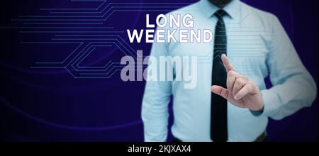 Schild mit der Aufschrift „langes Wochenende“. Konzeptfoto verlängerter Urlaub Urlaubszeit entspannende Erholungszeit Stockfoto