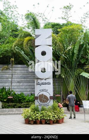 Indisches Straßenleben in Mysore, 17. September 2022. Stockfoto