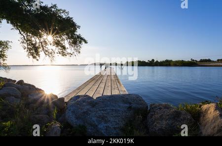 Ein hölzerner Fußweg am Indian River in Cocoa, Florida Stockfoto