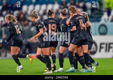 Turin, Italien. 24.. November 2022. Vivianne Miedema (11) von Arsenal gleicht sich beim Spiel der UEFA Women's Champions League zwischen Juventus und Arsenal im Juventus-Stadion in Turin für 1-1 aus. (Foto: Gonzales Photo/Alamy Live News Stockfoto