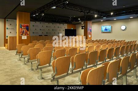 Pressekonferenzraum im Tenniskomplex Roland Garros in Paris Stockfoto