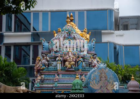 Das Dach des Sri Veeramakaliamman Tempels im Stadtteil Little India, Singapur Stockfoto