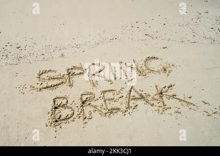 Spring Break Worte Auf Sand Am Strand Stockfoto