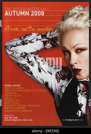 Cyndi Lauper Veranstaltungsort Programm 2008 für die Bridgewater Hall in Manchester, England, für Herbst 2008. Der Auftritt von Cyndi Lauper am 10.. Oktober steht auf der Liste und sie beehrt das Cover. Stockfoto