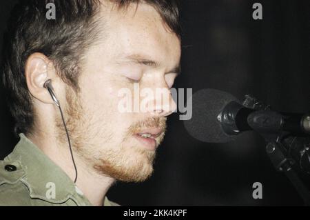 Damien Rice im Welsh Club in Cardiff, Oktober 16 2003. Foto: ROB WATKINS Stockfoto