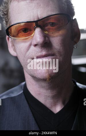 Brian Thomas aus DEN GESCHICHTEN, die am 26. September 2004 in Glyn Corrwg fotografiert wurden. Bild: ROB WATKINS Stockfoto