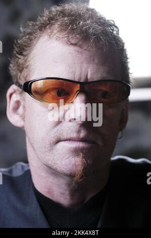 Brian Thomas aus DEN GESCHICHTEN, die am 26. September 2004 in Glyn Corrwg fotografiert wurden. Bild: ROB WATKINS Stockfoto