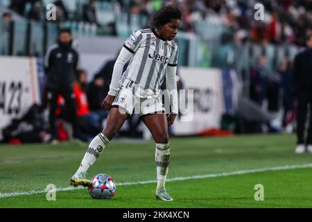 Turin, Italien. 24.. November 2022. Lineth Beerensteyn vom FC Juventus Women in Aktion während des Fußballspiels der UEFA Women's Champions League 2022/23 – Gruppe C zwischen dem FC Juventus Women und dem FC Arsenal Women im Allianz Stadium. (Foto: Fabrizio Carabelli/SOPA Images/Sipa USA) Guthaben: SIPA USA/Alamy Live News Stockfoto