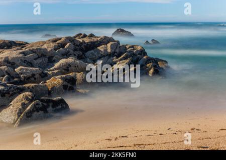 Lange Exposition am Meer in Povoa de Vazim, nördlich von Portugal Stockfoto