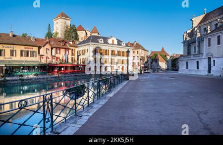 ANNECY, FRANKREICH - 10. JULI 2022: Die Altstadt. Stockfoto