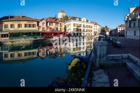 ANNECY, FRANKREICH - 10. JULI 2022: Die Altstadt. Stockfoto