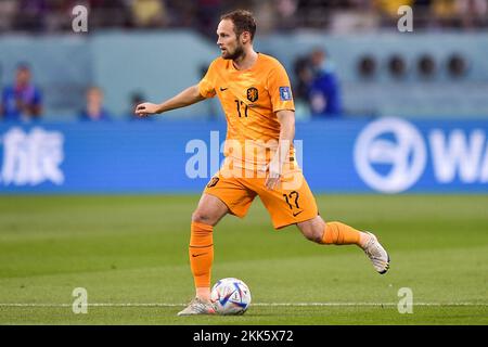 Doha, Katar. 25.. November 2022. DOHA, KATAR - NOVEMBER 25: Daley Blind of the Netherlands läuft mit dem Ball während des Spiels Gruppe A - FIFA Weltmeisterschaft Katar 2022 zwischen den Niederlanden und Ecuador im Khalifa International Stadium am 25. November 2022 in Doha, Katar (Foto von Pablo Morano/BSR Agency) Guthaben: BSR Agency/Alamy Live News Kredit: BSR Agency/Alamy Live News Stockfoto