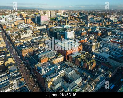 Luftaufnahme von der Drohne der Skyline des Stadtzentrums von Glasgow, Schottland, Großbritannien Stockfoto
