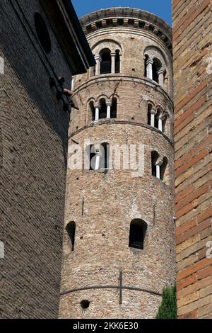 Glockenturm der Metropolitanischen Kathedrale der Auferstehung unseres Herrn Jesus Christus. Ravenna, Emilia Romagna, Italien, Europa, EU Stockfoto