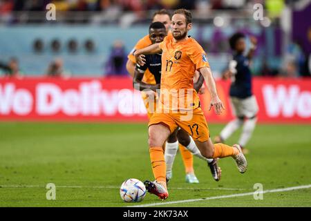 DOHA, KATAR - NOVEMBER 25: Daley Blind of the Netherlands spielt den Ball während des Spiels Gruppe A - FIFA Weltmeisterschaft Katar 2022 zwischen den Niederlanden und Ecuador im Khalifa International Stadium am 25. November 2022 in Doha, Katar (Foto: Pablo Morano/BSR Agency) Stockfoto