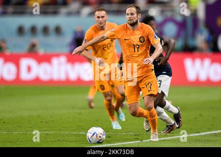 DOHA, KATAR - NOVEMBER 25: Daley Blind of the Netherlands läuft mit dem Ball während des Spiels Gruppe A - FIFA Weltmeisterschaft Katar 2022 zwischen den Niederlanden und Ecuador im Khalifa International Stadium am 25. November 2022 in Doha, Katar (Foto: Pablo Morano/BSR Agency) Stockfoto