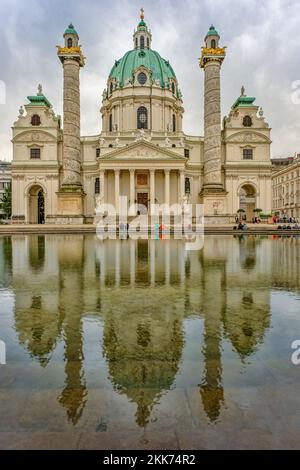 Wien, Österreich, September 27 2022, Kirche St. Karl (Wiener Karlskirche). Standort Place Karlsplatz in Wien, Österreich, Europa. Stockfoto