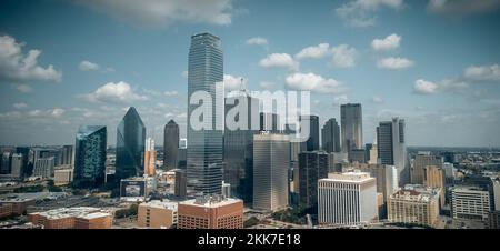 Luftaufnahme über die Stadt Dallas Texas - DALLAS, USA - 30. OKTOBER 2022 Stockfoto