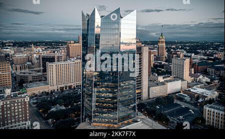 Frost Bank Tower in der Stadt San Antonio - SAN ANTONIO, USA - 3. NOVEMBER 2022 Stockfoto
