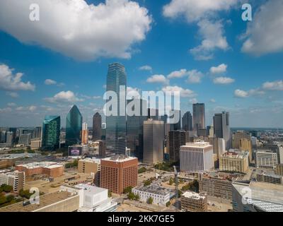 Luftaufnahme über die Stadt Dallas Texas - DALLAS, USA - 30. OKTOBER 2022 Stockfoto