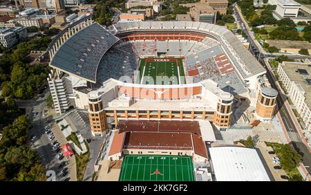 Darrell K Royal-Texas Memorial Stadium - Heimstadion der Longhorns Football Team in Austin - Luftaufnahme - AUSTIN, USA - 1. NOVEMBER 2022 Stockfoto