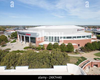Simmons Bank Arena in Little Rock von oben - Luftaufnahme - LITTLE ROCK, USA - 5. NOVEMBER 2022 Stockfoto