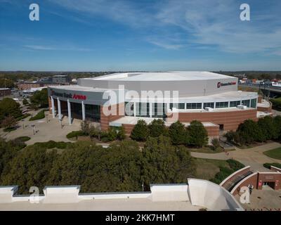 Simmons Bank Arena in Little Rock von oben - Luftaufnahme - LITTLE ROCK, USA - 5. NOVEMBER 2022 Stockfoto