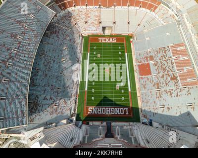 Darrell K Royal-Texas Memorial Stadium - Heimstadion der Longhorns Football Team in Austin - Luftaufnahme - AUSTIN, USA - 1. NOVEMBER 2022 Stockfoto