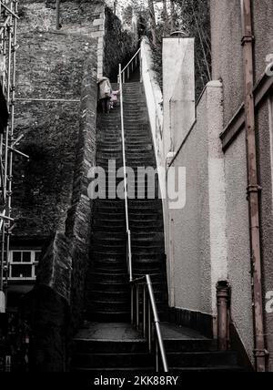 Falmouth Gassen und Treppen. Erkunden Sie die Gassen der Stadt Falmouth. Straßenfotografie Stockfoto