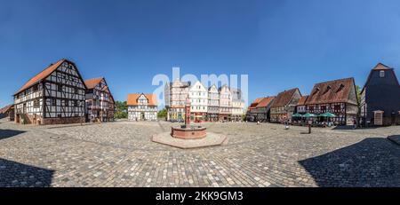 Neu Anspach, Deutschland - 6. August 2020: Marktplatz im Hessenpark in Neu Anspach. Seit 1974 wurden mehr als 100 gefährdete Gebäude wieder errichtet Stockfoto