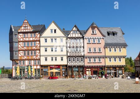 Neu Anspach, Deutschland - 6. August 2020: Marktplatz im Hessenpark in Neu Anspach. Seit 1974 wurden mehr als 100 gefährdete Gebäude wieder errichtet Stockfoto